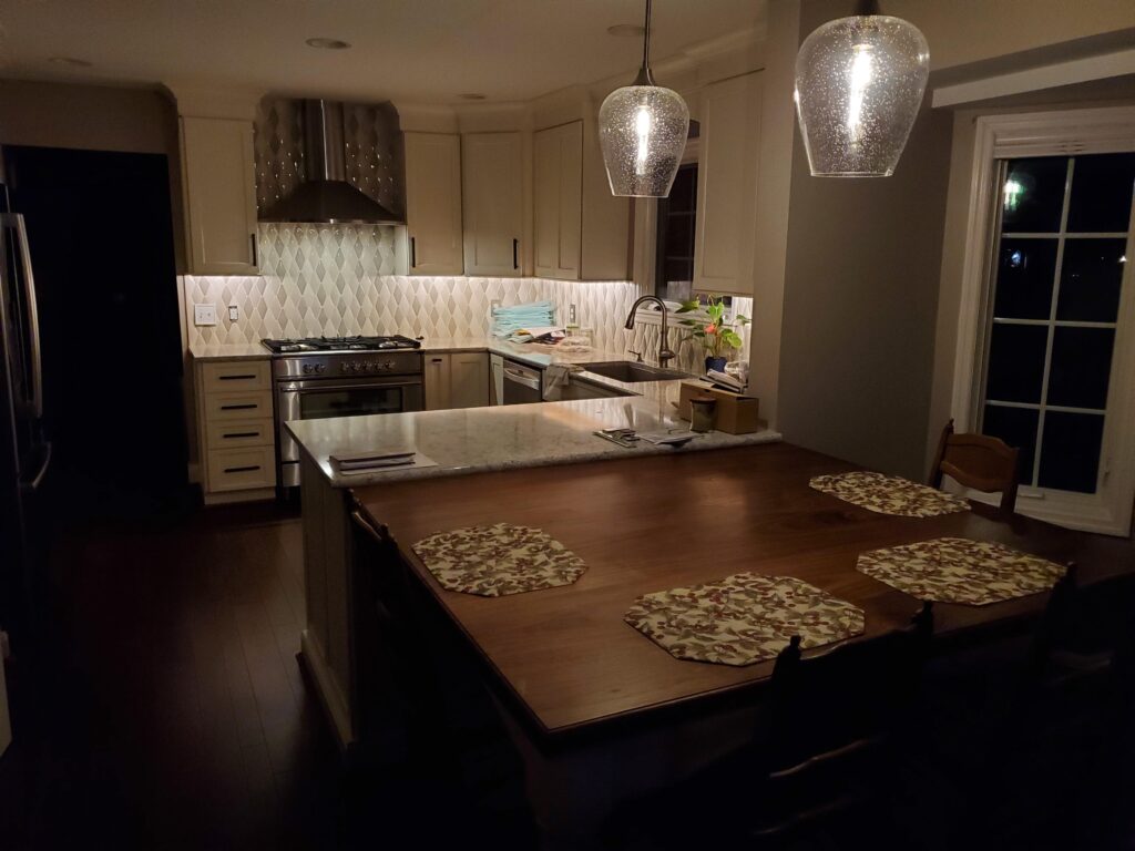 Anderson Township remodel - After - Kitchen under cabinet lighting 7