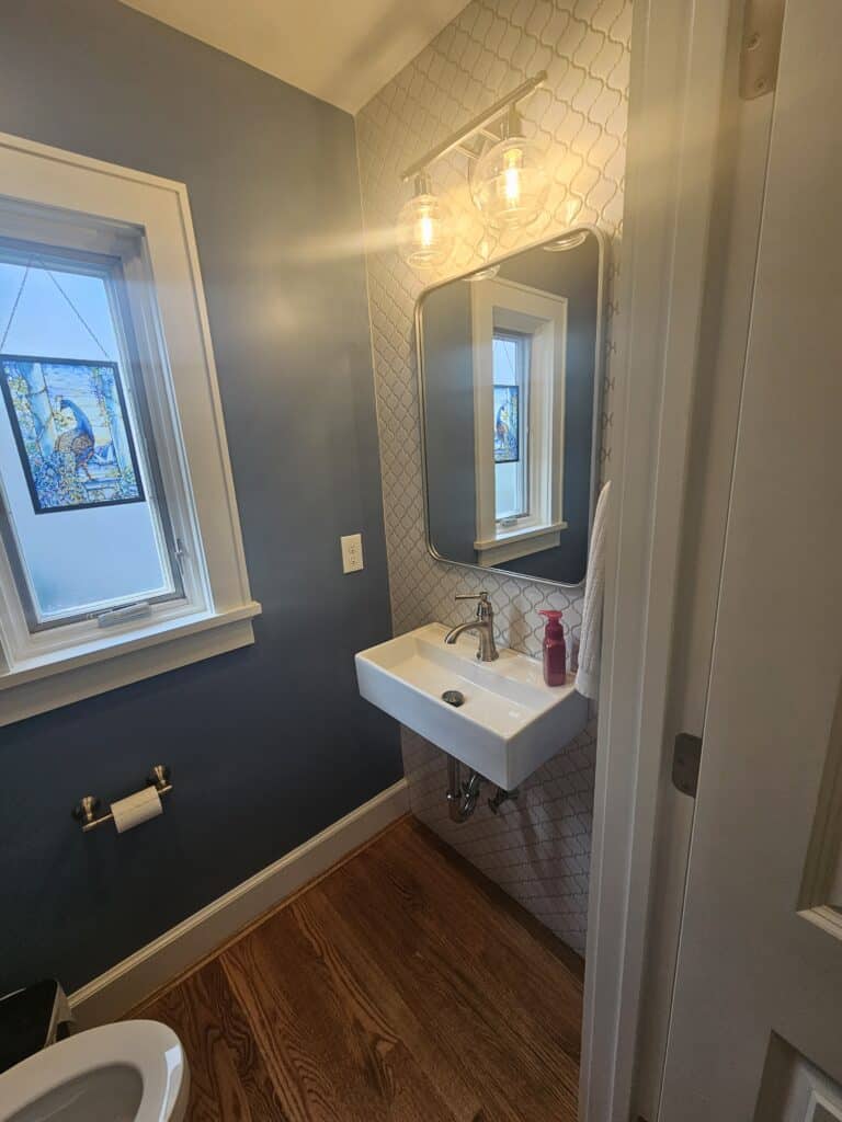 Hyde Park bathroom - Roll-under sink