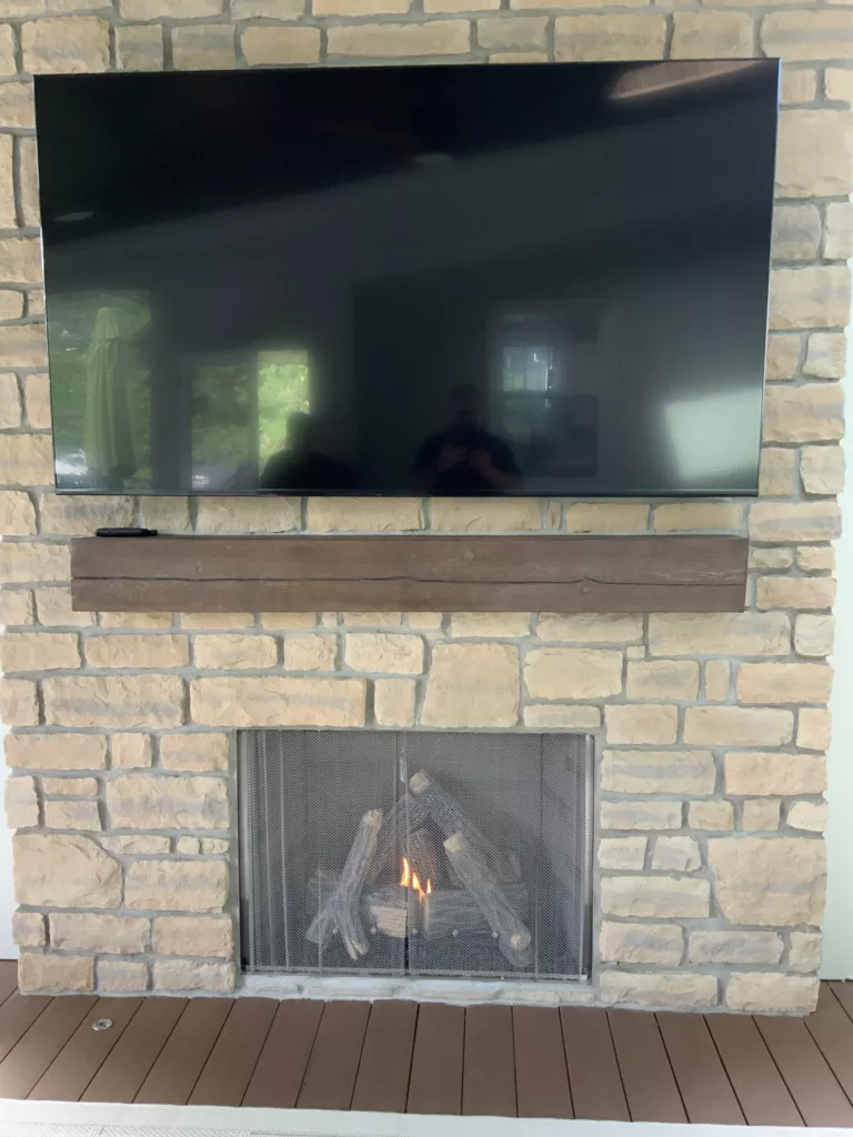 Deck & screen porch Cincinnati - Fireplace